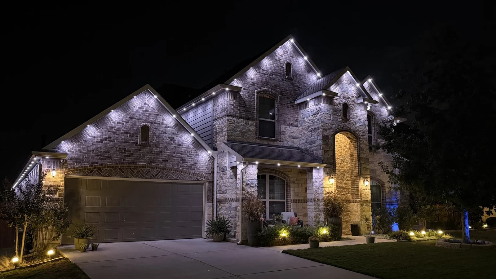 TruLight permanent lighting displaying pure white across a residential roofline
